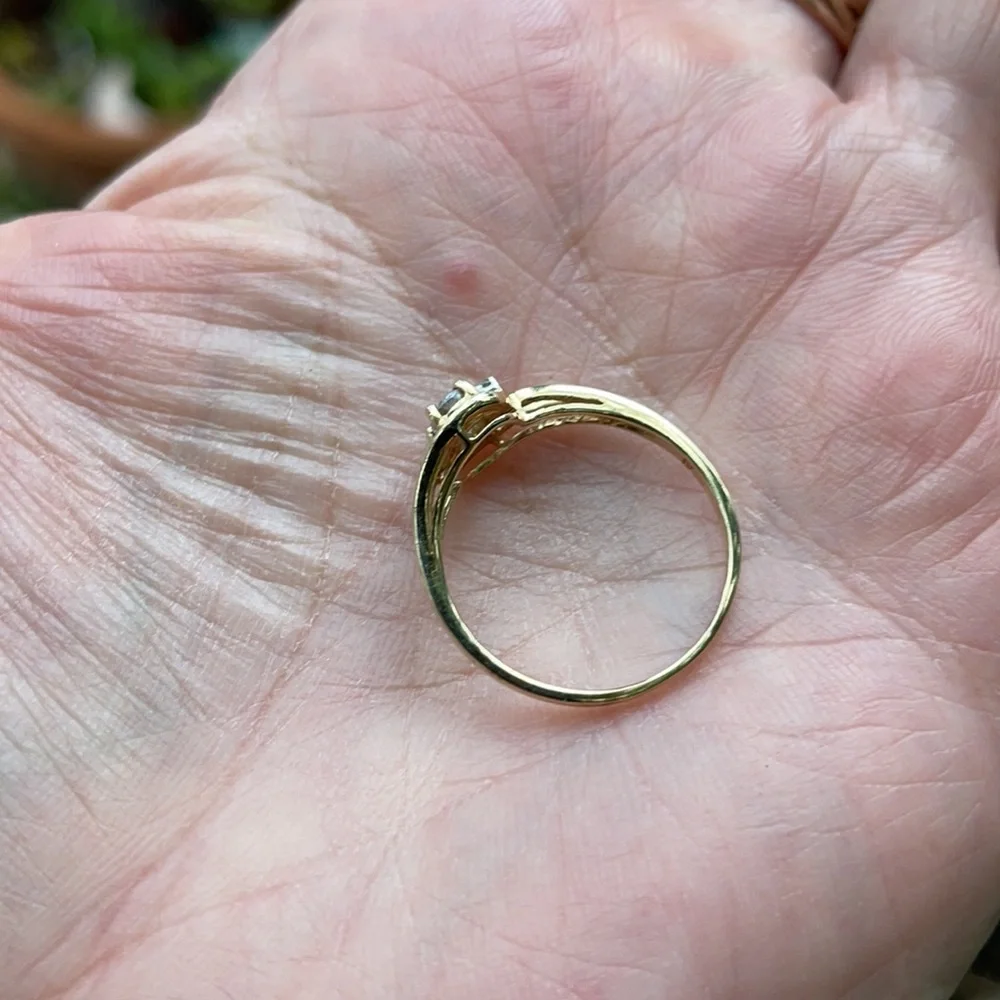 Vintage 10K gold ring with aquamarine and diamond
